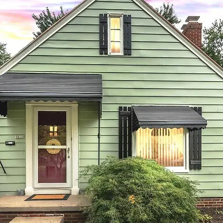 Two Bedroom, King Bed, Private Cottage